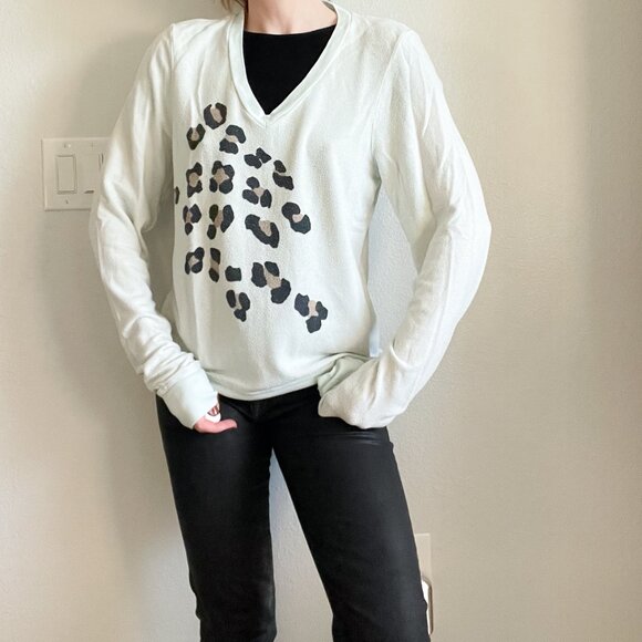 Wildfox Mint Green Leopard Graphic Sweatshirt V-Neck XS Vintage Cozy Pullover - Picture 1 of 8